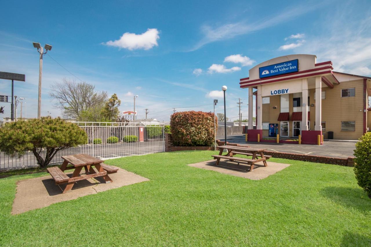 Americas Best Value Inn Tulsa I-44 Oakhurst Eksteriør billede