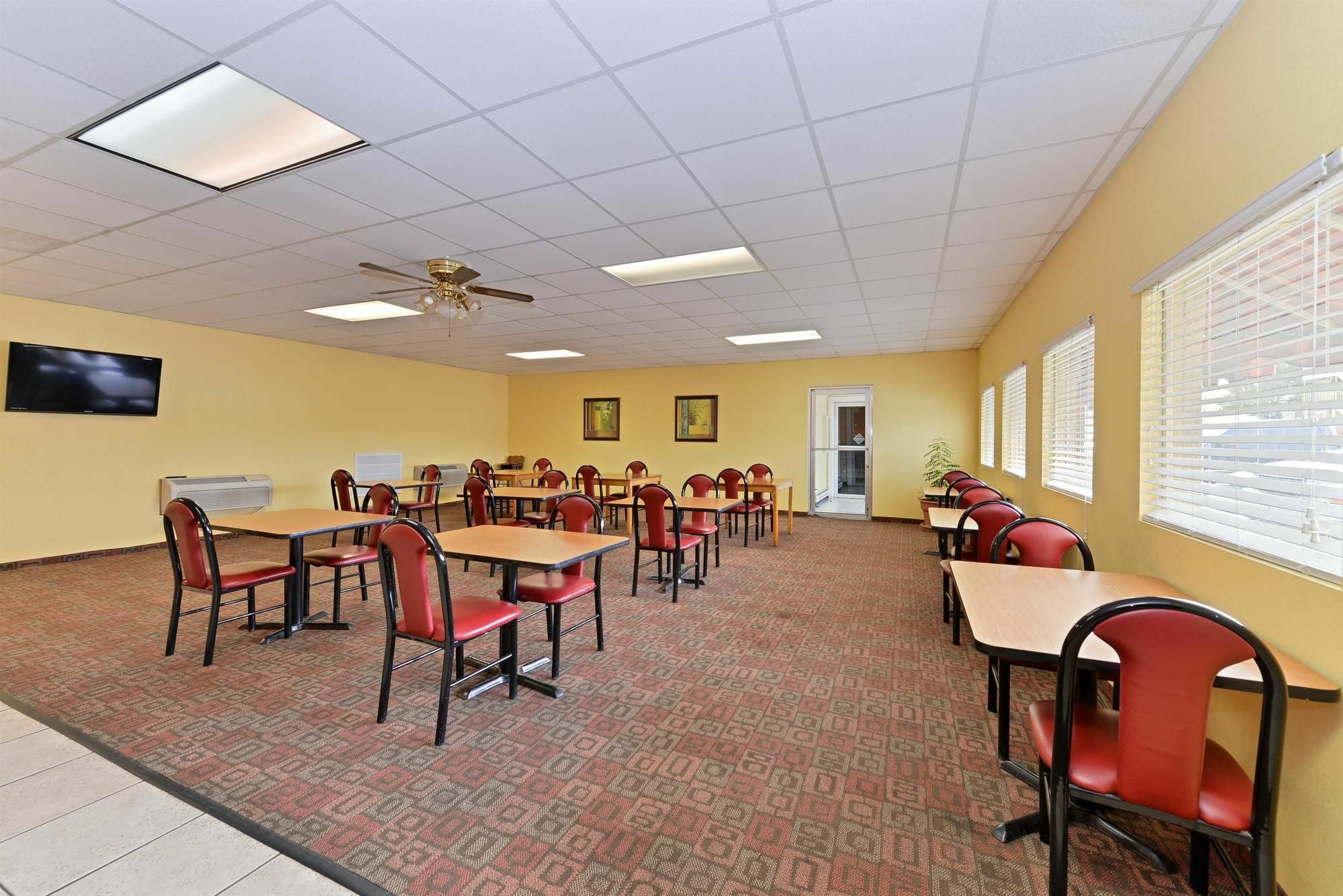 Americas Best Value Inn Tulsa I-44 Oakhurst Eksteriør billede